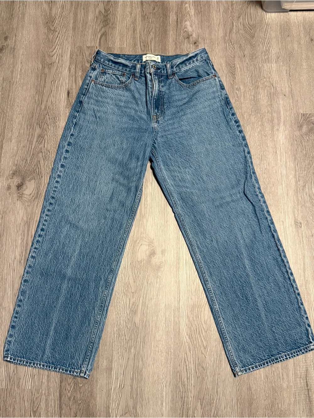 Abercrombie & Fitch High Rise Loose Jean - Picture 2 of 8